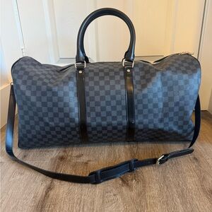 Stylish Checkered Duffel Bag in Black